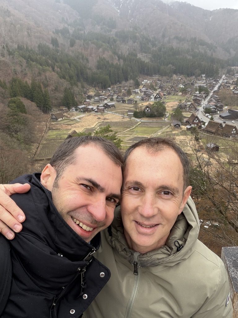Michaël et Guillaume à Shirakawa-gō, printemps 2026